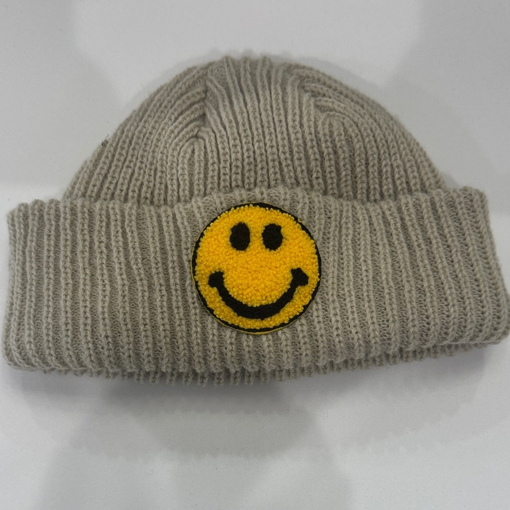 PETITE HAILEY - Smiley Patch Beanie (unisex) size kids 2-4